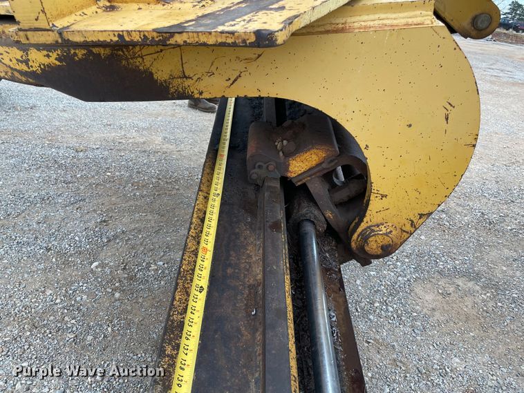 image for item MI9592 1993 John Deere 670B  motor grader