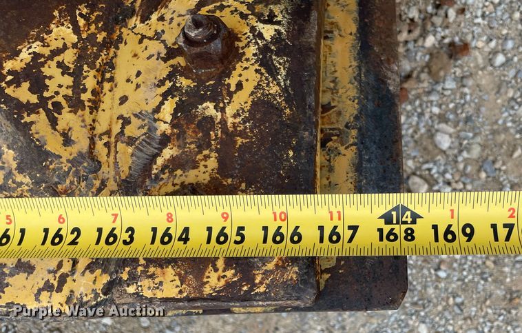 image for item MI9592 1993 John Deere 670B  motor grader