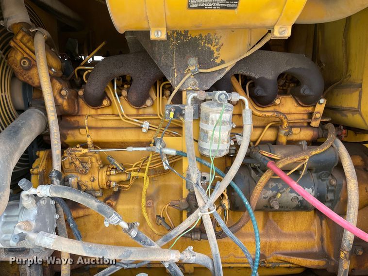 image for item MI9592 1993 John Deere 670B  motor grader