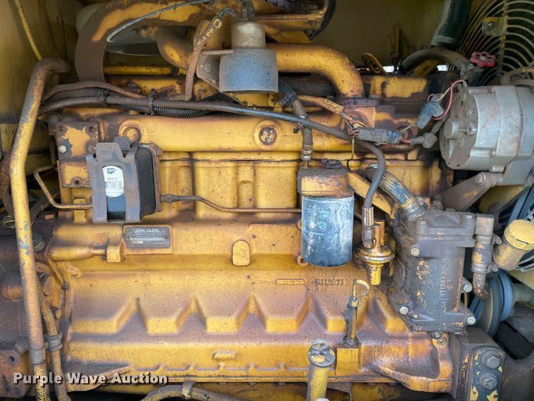 image for item MI9592 1993 John Deere 670B  motor grader