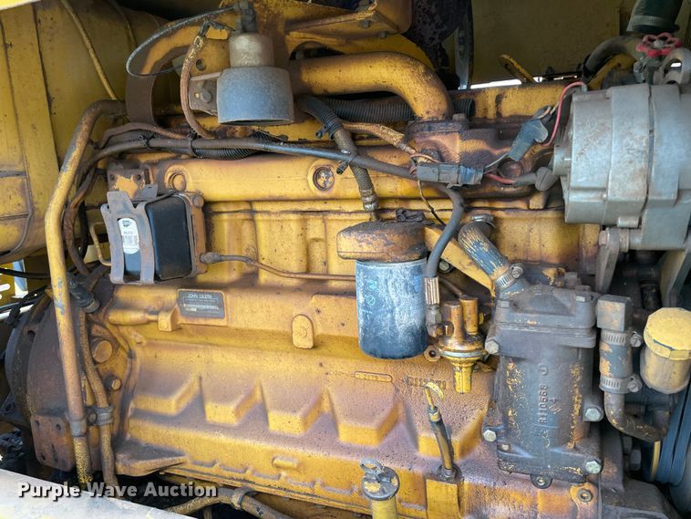 image for item MI9592 1993 John Deere 670B  motor grader