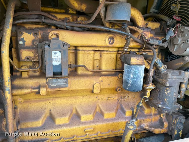 image for item MI9592 1993 John Deere 670B  motor grader