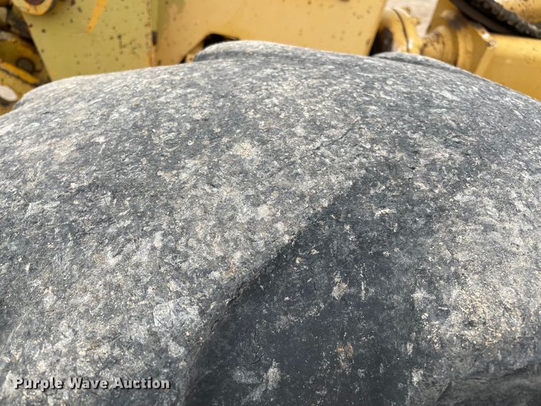 image for item MI9592 1993 John Deere 670B  motor grader