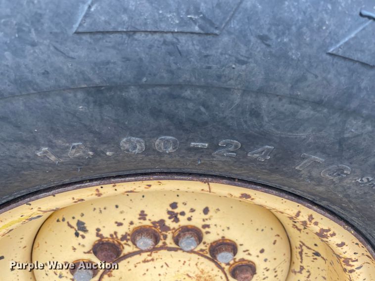 image for item MI9592 1993 John Deere 670B  motor grader