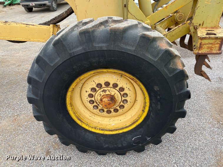 image for item MI9592 1993 John Deere 670B  motor grader
