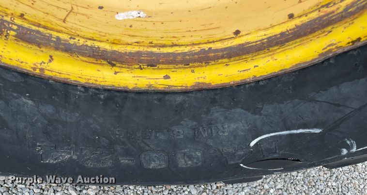 image for item MI9592 1993 John Deere 670B  motor grader