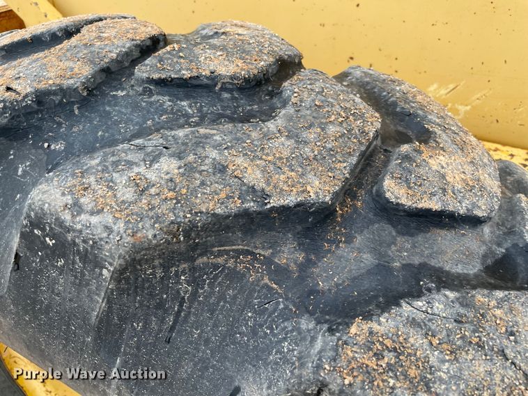 image for item MI9592 1993 John Deere 670B  motor grader