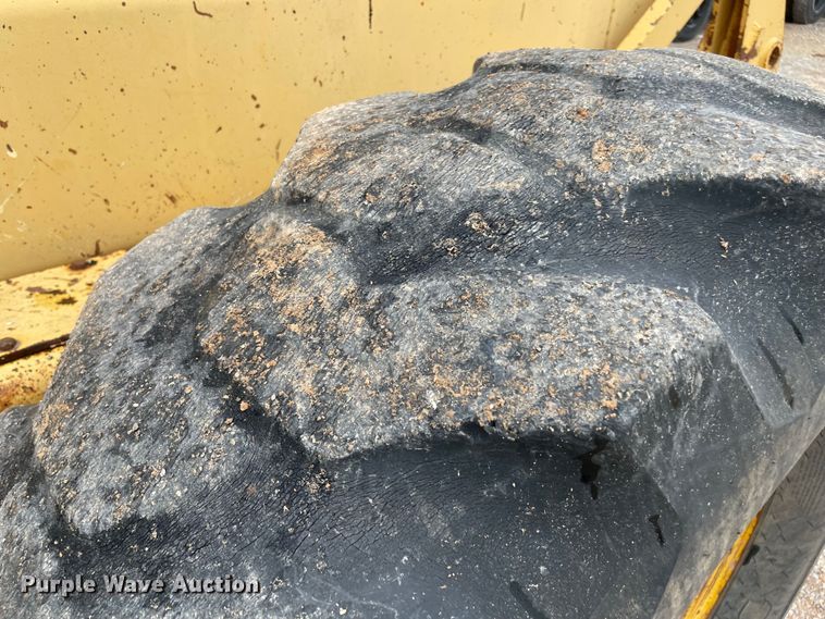 image for item MI9592 1993 John Deere 670B  motor grader