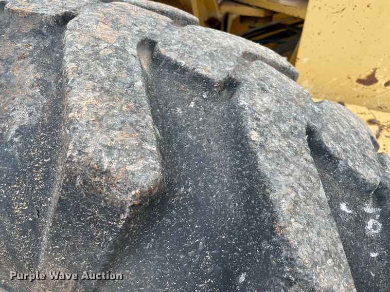 image for item MI9592 1993 John Deere 670B  motor grader