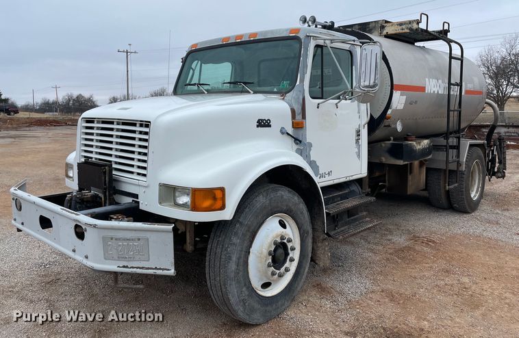 image for item MI9595 1997 International 4700  oil distributor truck