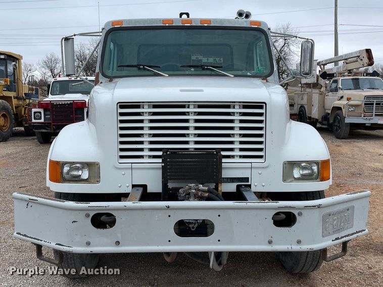 image for item MI9595 1997 International 4700  oil distributor truck