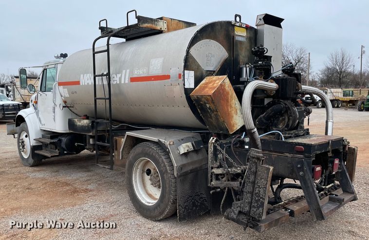 image for item MI9595 1997 International 4700  oil distributor truck