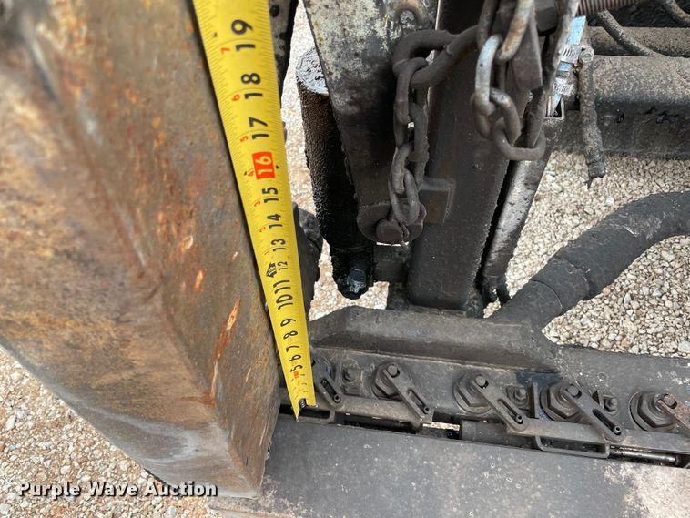 image for item MI9595 1997 International 4700  oil distributor truck