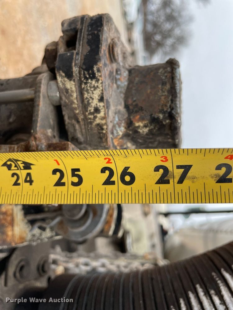 image for item MI9595 1997 International 4700  oil distributor truck