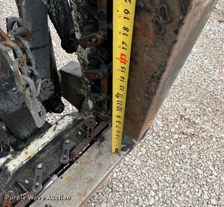 image for item MI9595 1997 International 4700  oil distributor truck