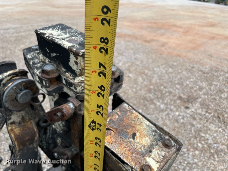 image for item MI9595 1997 International 4700  oil distributor truck