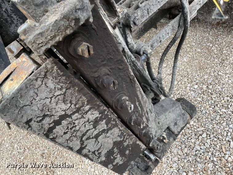 image for item MI9595 1997 International 4700  oil distributor truck