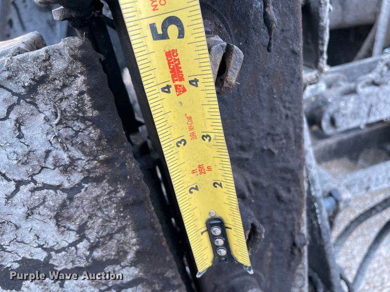 image for item MI9595 1997 International 4700  oil distributor truck