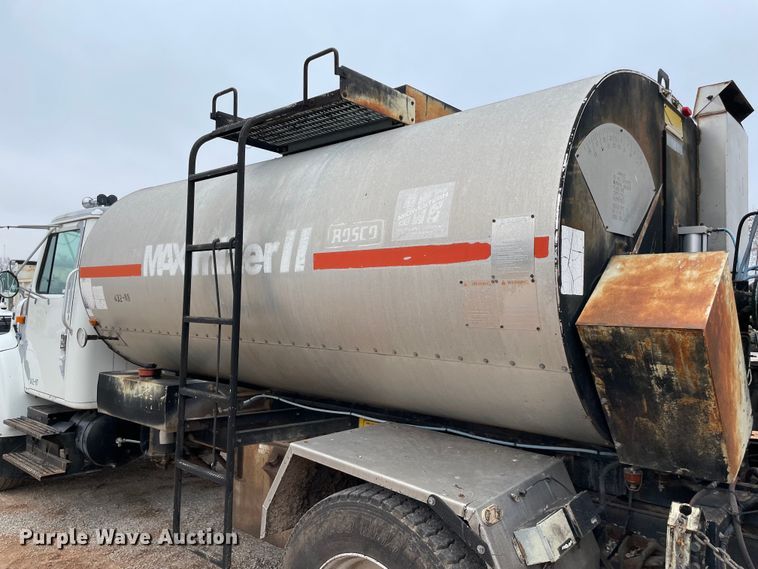 image for item MI9595 1997 International 4700  oil distributor truck