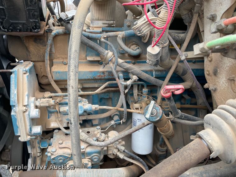 image for item MI9595 1997 International 4700  oil distributor truck