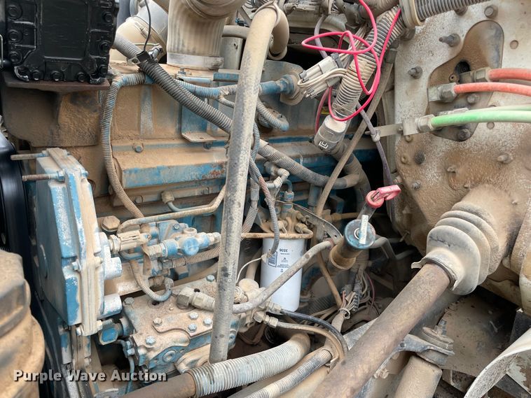 image for item MI9595 1997 International 4700  oil distributor truck