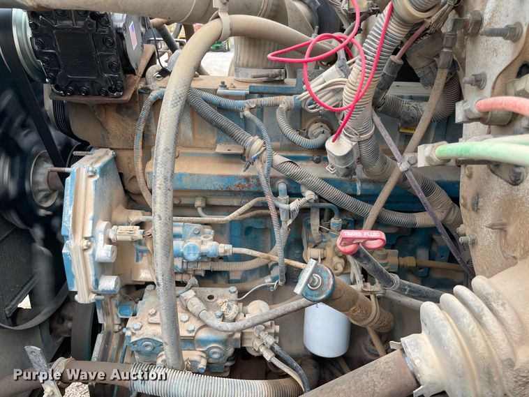 image for item MI9595 1997 International 4700  oil distributor truck