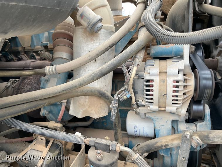 image for item MI9595 1997 International 4700  oil distributor truck