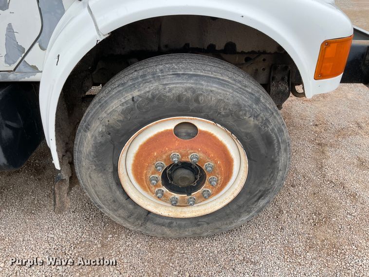 image for item MI9595 1997 International 4700  oil distributor truck