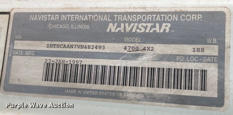 image for item MI9595 1997 International 4700  oil distributor truck