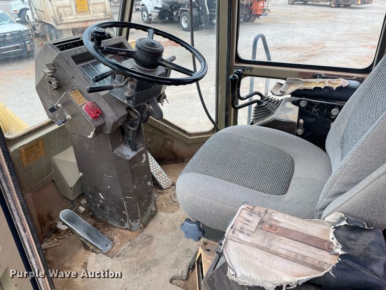 image for item MI9597 1993 Komatsu WA380-1  wheel loader