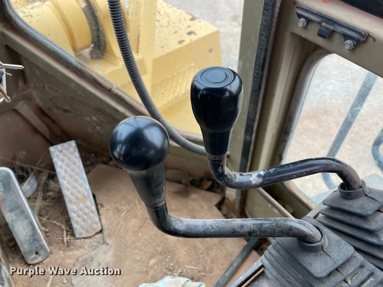 image for item MI9597 1993 Komatsu WA380-1  wheel loader