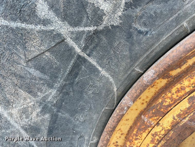 image for item MI9597 1993 Komatsu WA380-1  wheel loader