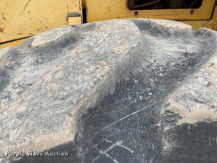 image for item MI9597 1993 Komatsu WA380-1  wheel loader