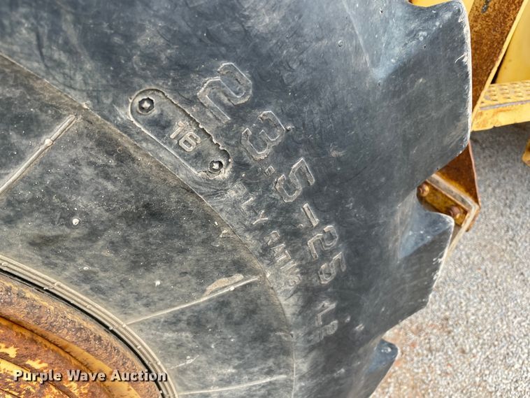 image for item MI9597 1993 Komatsu WA380-1  wheel loader