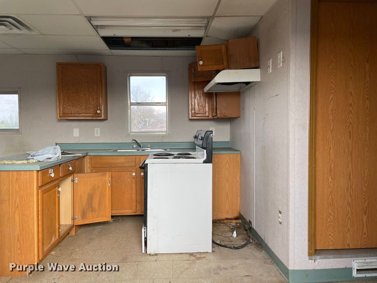 image for item MI9627 Oilfield doghouse