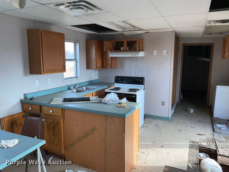 image for item MI9627 Oilfield doghouse