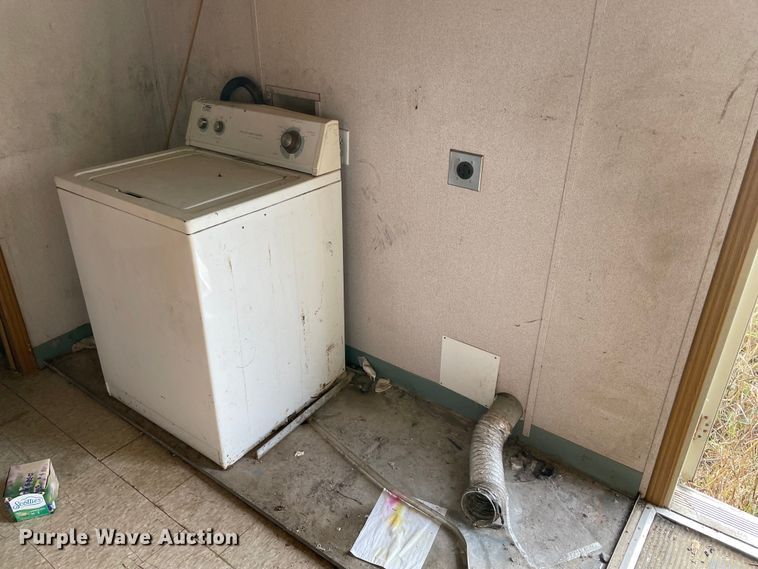 image for item MI9627 Oilfield doghouse