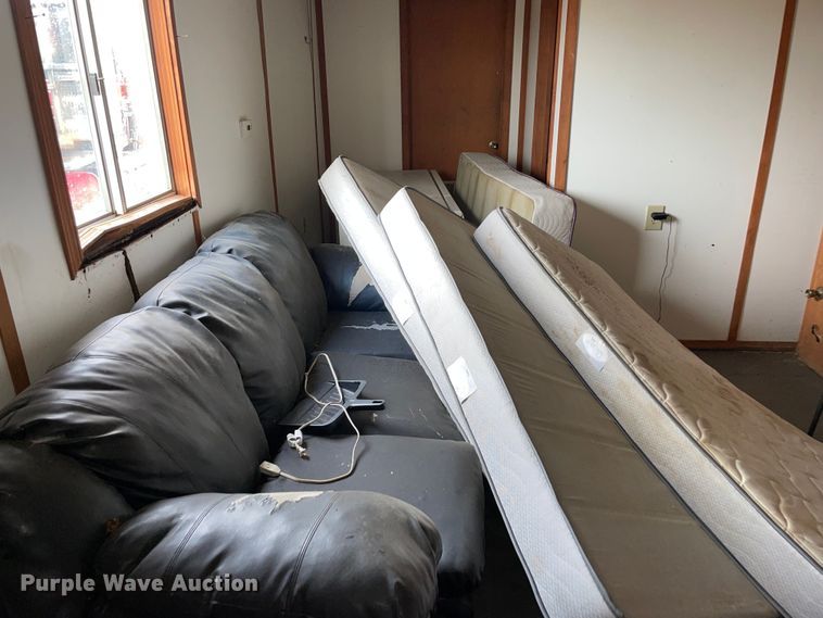 image for item MI9629 Oilfield doghouse