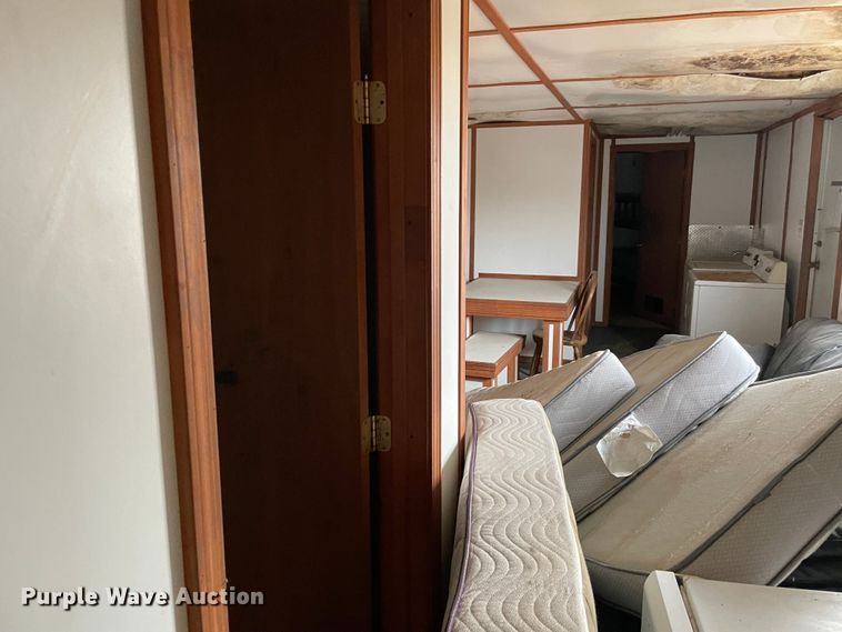 image for item MI9629 Oilfield doghouse