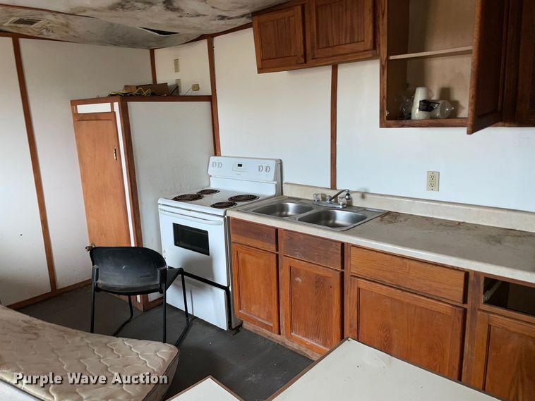 image for item MI9629 Oilfield doghouse