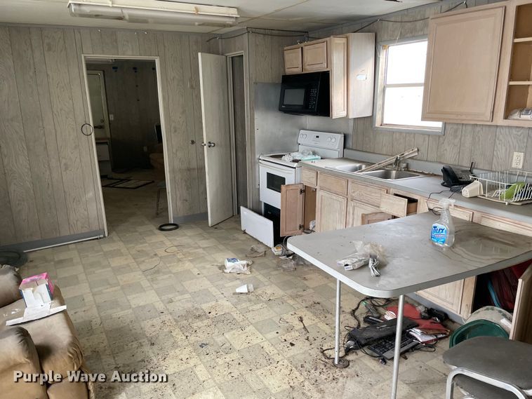 image for item MI9630 Oilfield doghouse