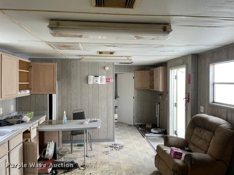 image for item MI9630 Oilfield doghouse