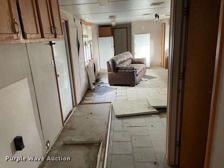 image for item MI9631 Oilfield doghouse