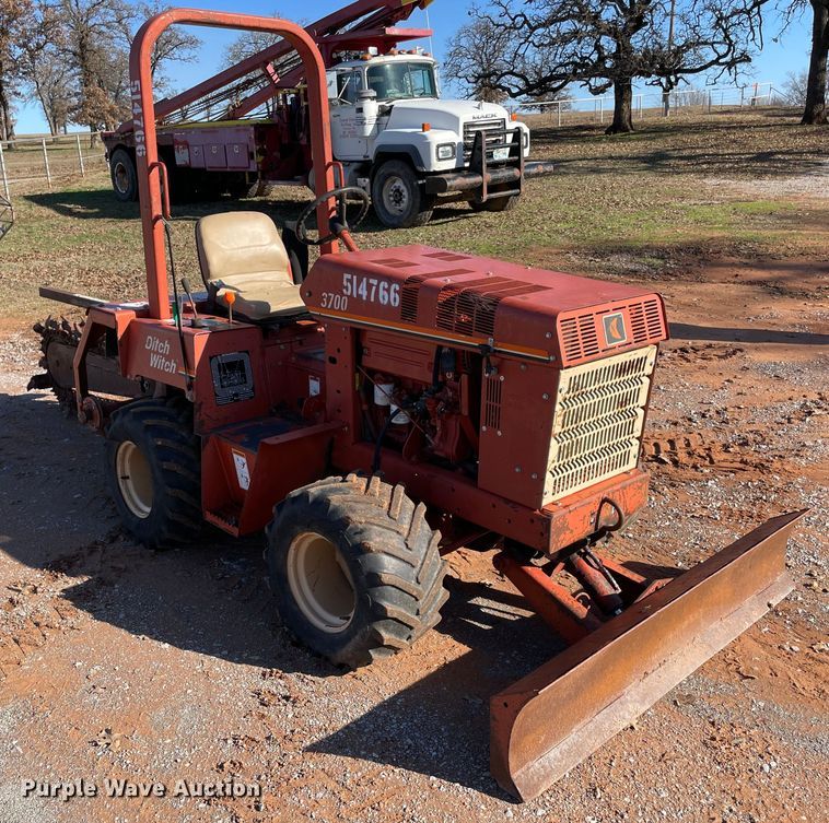 image for item MI9648 2004 Ditch Witch 3700  trencher