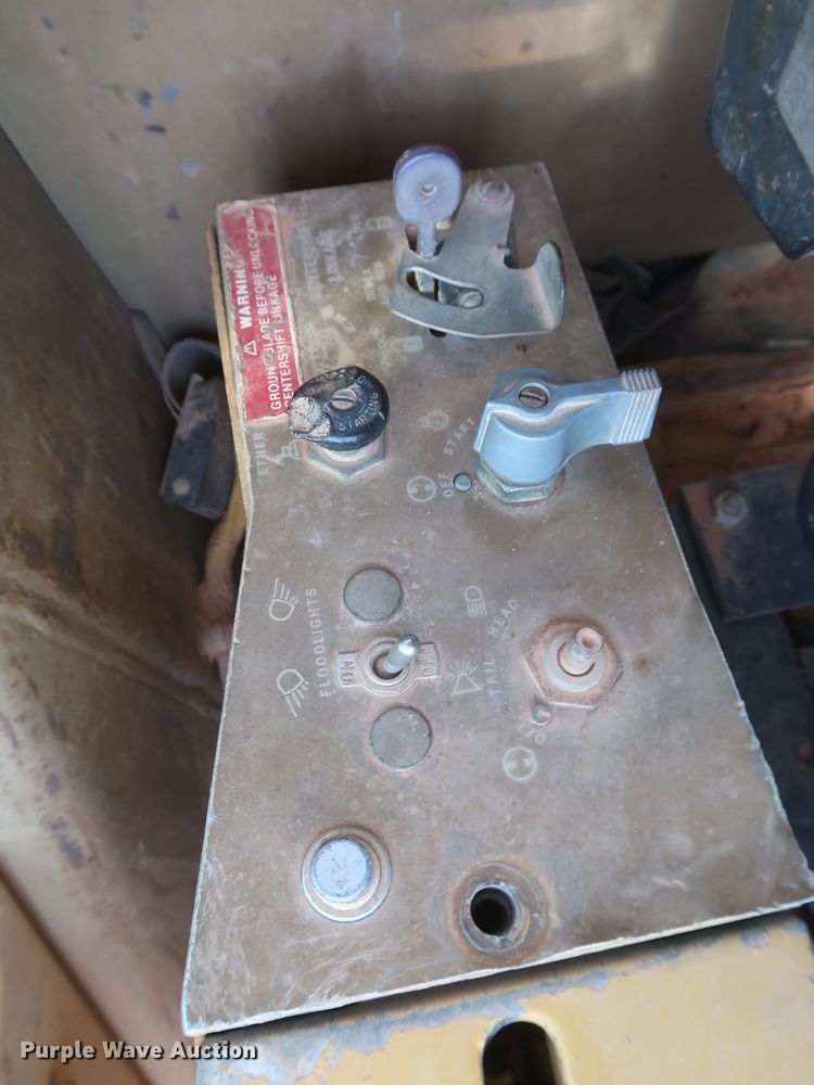 image for item MJ9188 1983 Caterpillar 12G  motor grader