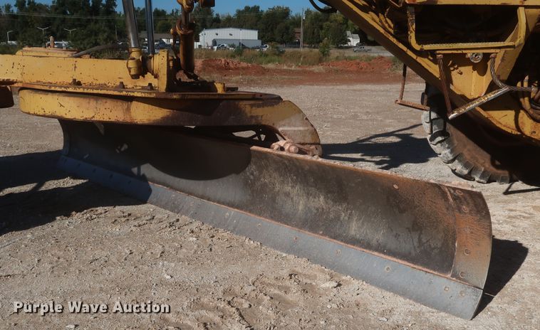 image for item MJ9188 1983 Caterpillar 12G  motor grader