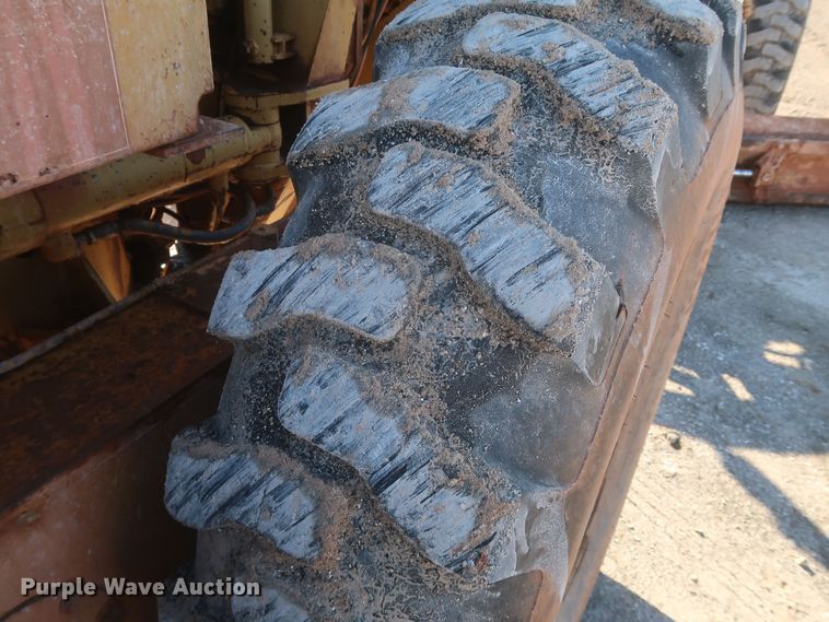 image for item MJ9188 1983 Caterpillar 12G  motor grader