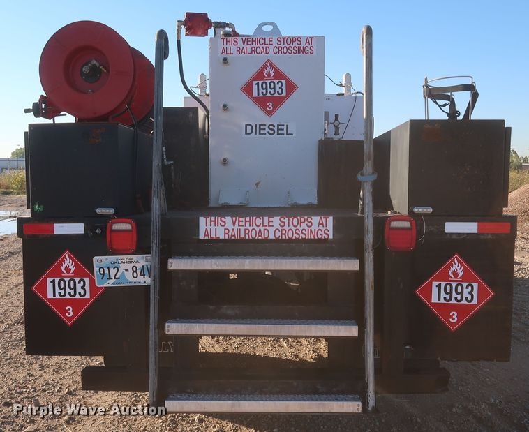 image for item MJ9194 2010 Freightliner Business Class M2  fuel / lube truck