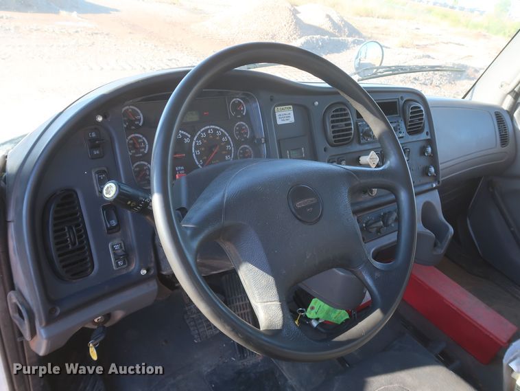 image for item MJ9194 2010 Freightliner Business Class M2  fuel / lube truck