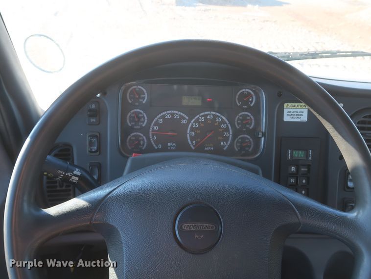 image for item MJ9194 2010 Freightliner Business Class M2  fuel / lube truck